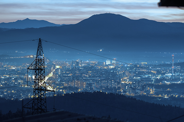 HV, MV және LV қуат кабельдері сенімді электр таратуды қалай қамтамасыз етеді?